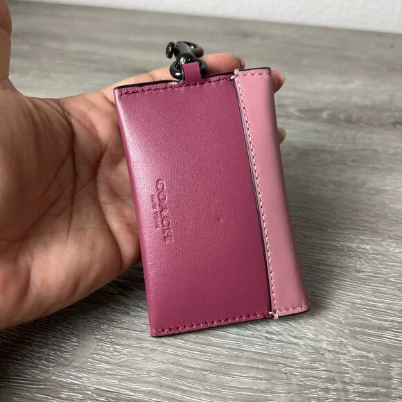 Coach Turnlock Card Case Hangtag, Keychain - Picture 2 of 5